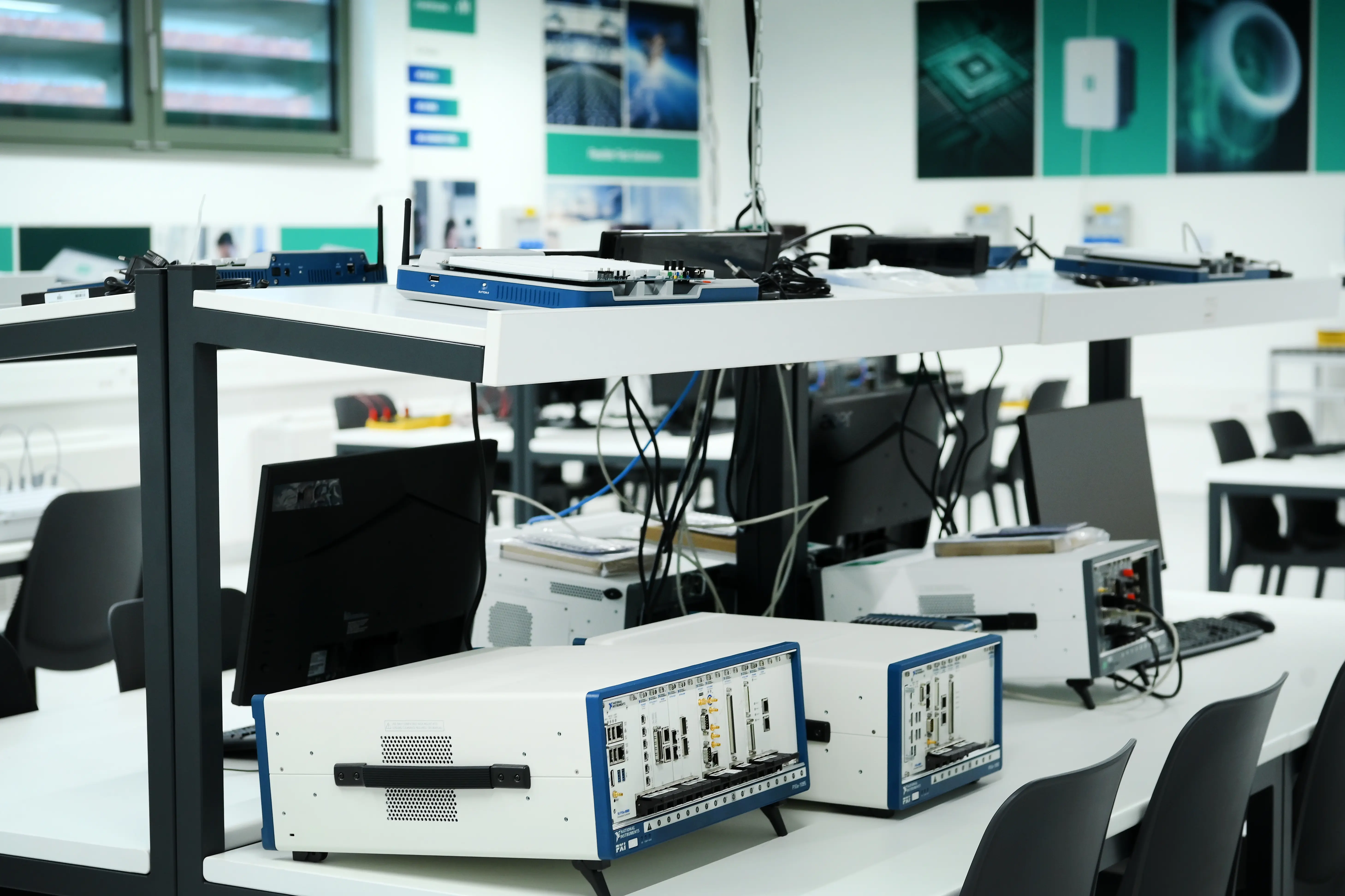 Be&aacute;gyazott Rendszerek &eacute;s M&eacute;r&eacute;stechnika NI-Emerson Laborat&oacute;rium