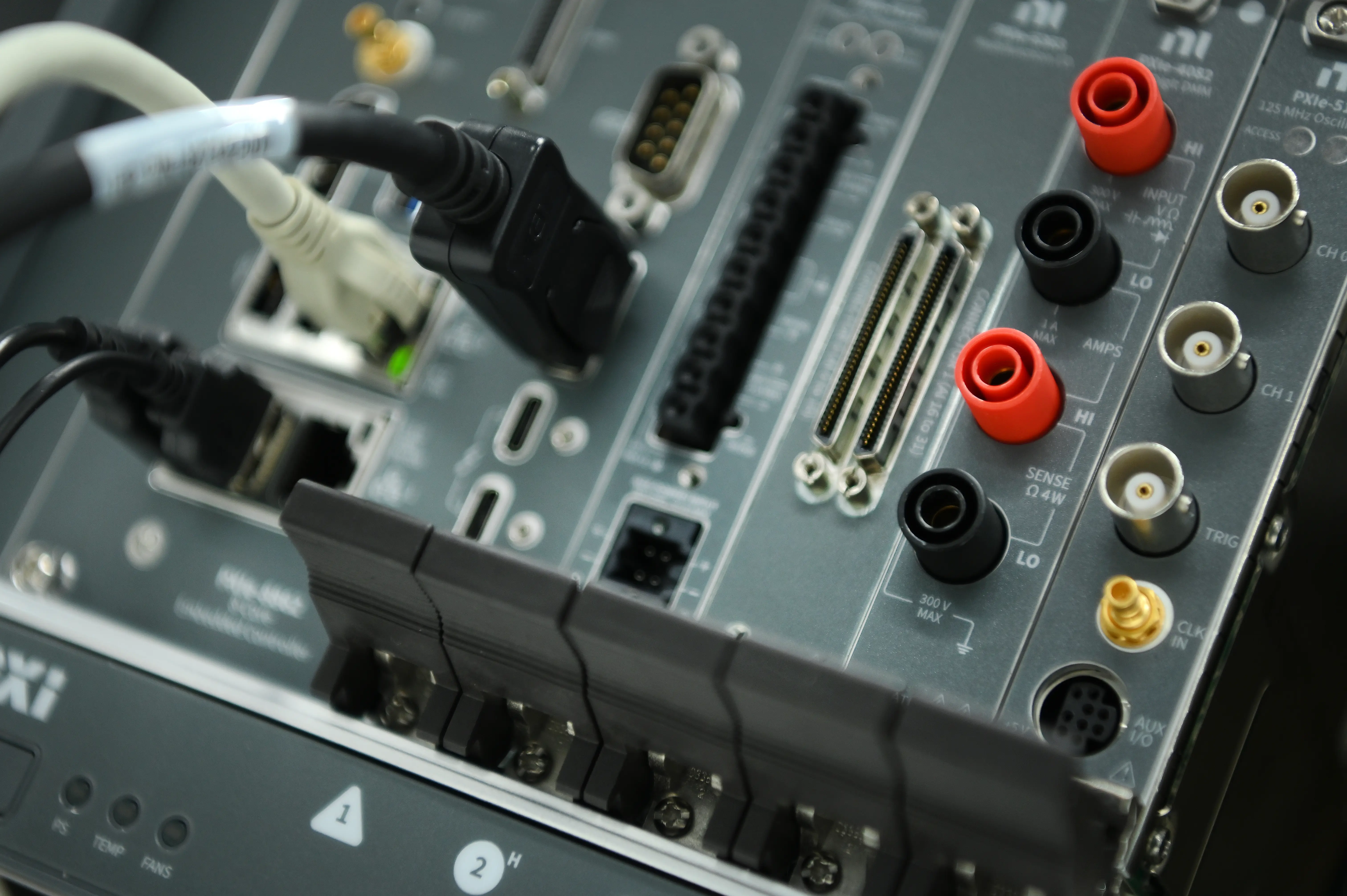 Be&aacute;gyazott Rendszerek &eacute;s M&eacute;r&eacute;stechnika NI-Emerson Laborat&oacute;rium