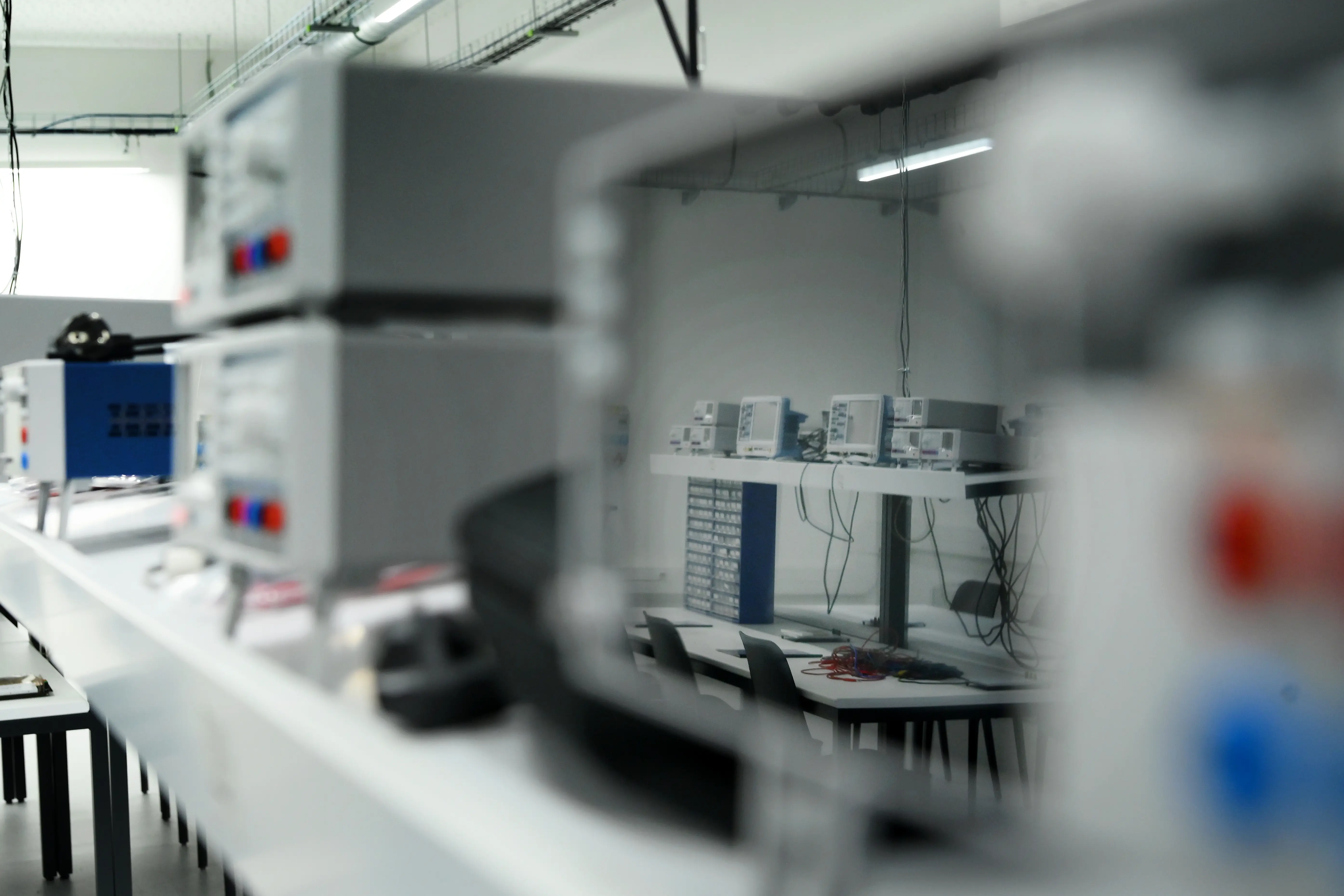 Elektrotechnika &eacute;s Elektronika Laborat&oacute;rium, Rohde & Schwarz Referencia Laborat&oacute;rium