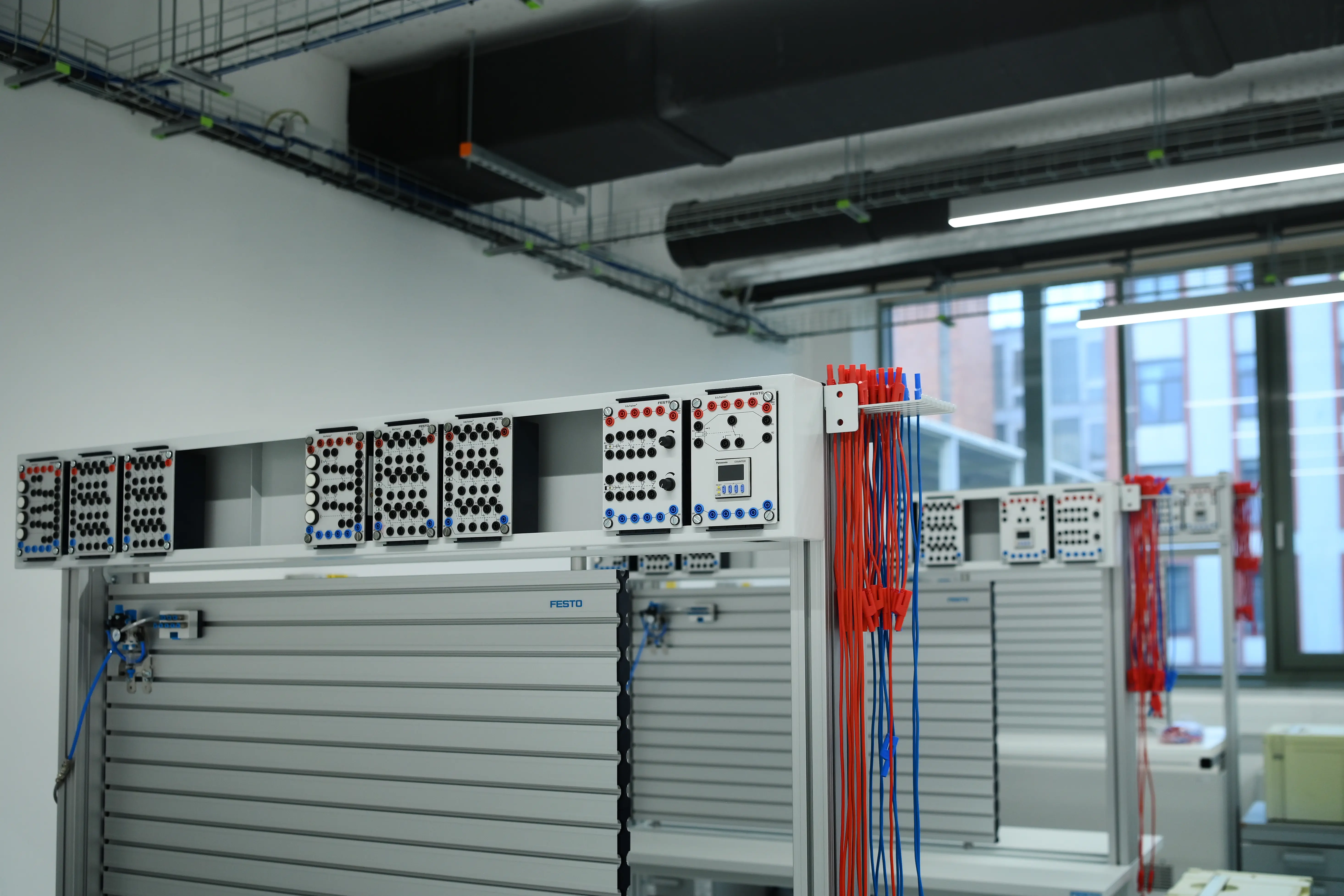 Folyamatautomatiz&aacute;l&aacute;si FESTO-REXROTH Laborat&oacute;rium