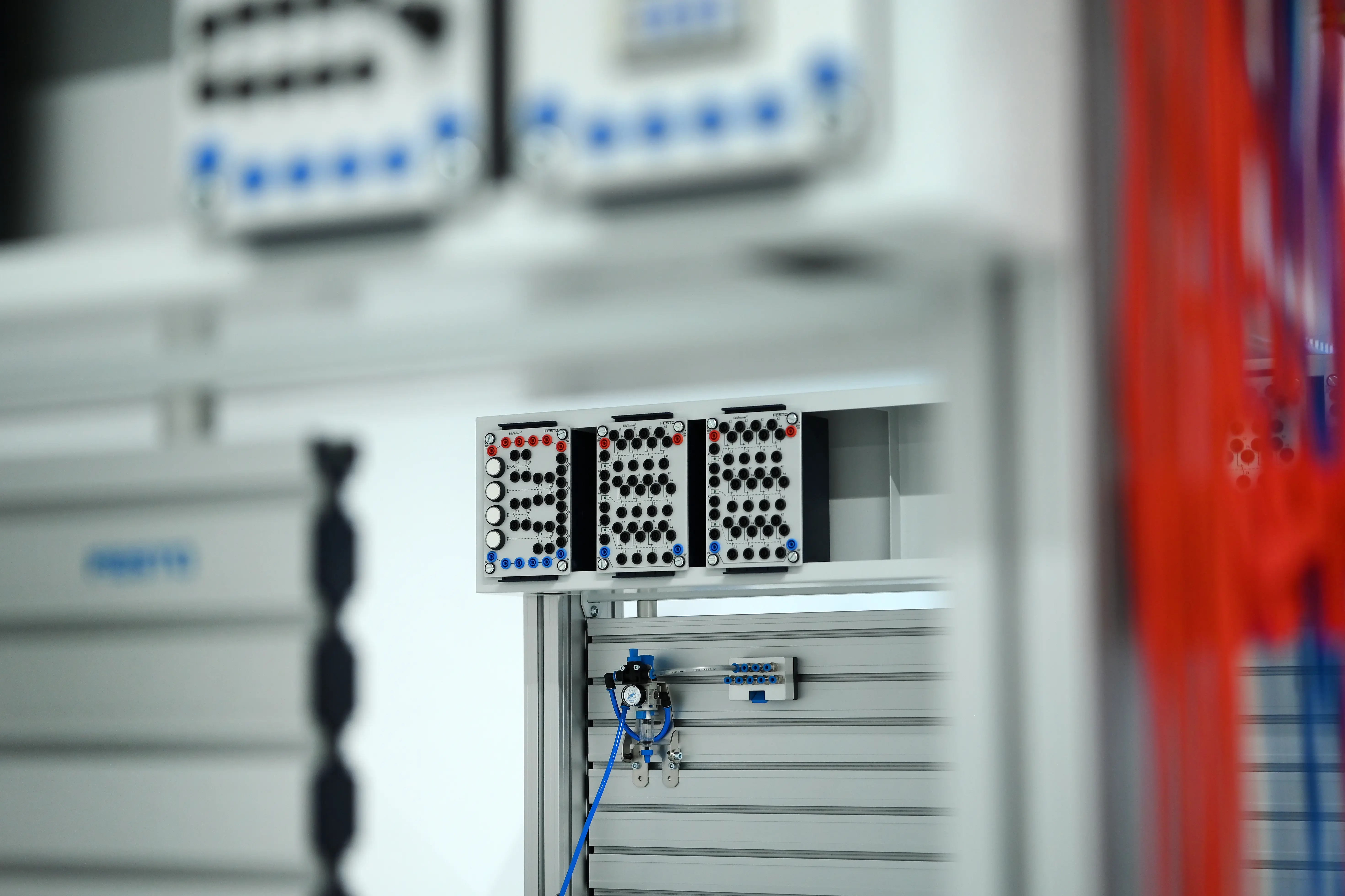 Folyamatautomatiz&aacute;l&aacute;si FESTO-REXROTH Laborat&oacute;rium