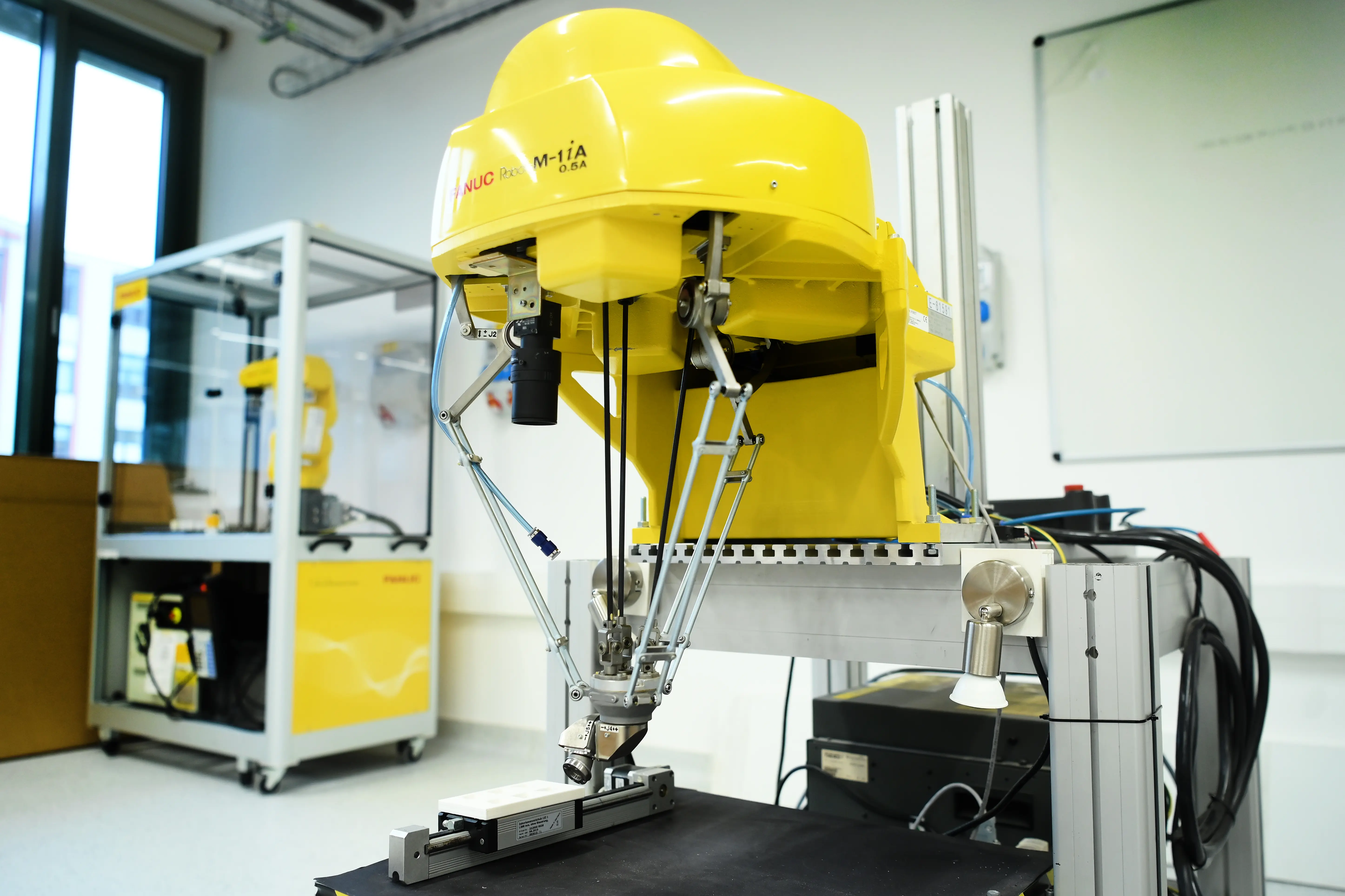 Robottechnika &eacute;s Ipar 4.0 laborat&oacute;rium